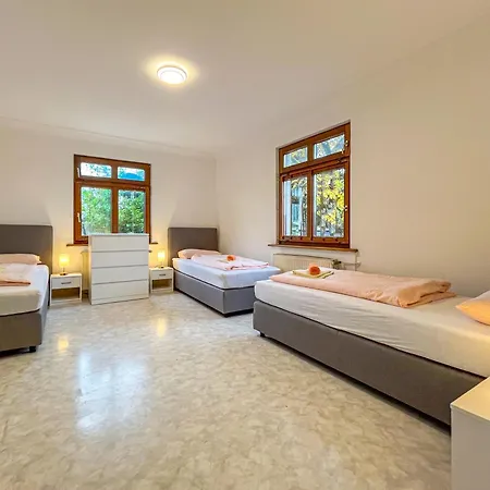 Komplettes Haus - Gr Gruppen - 3 Kuechen - 3 Baeder - Parkplaetze Gæstehus 3*